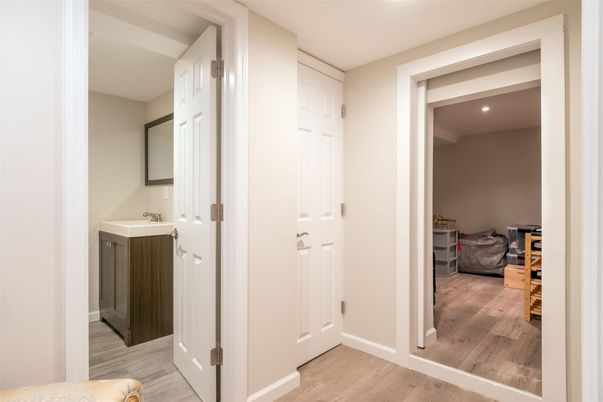 Interior, Recessed Lighting, Washer, Wood Texture Flooring