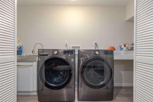 Interior, Utility Closets, Washer, Wood Texture Flooring