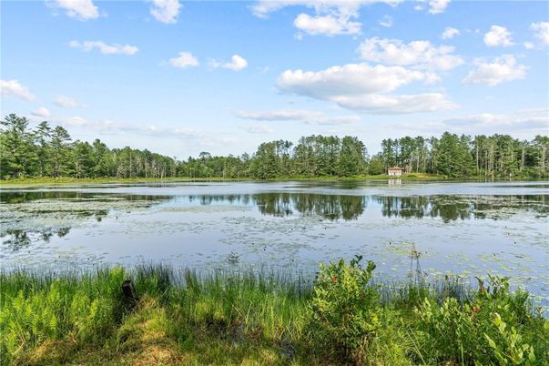 Exterior, Lake