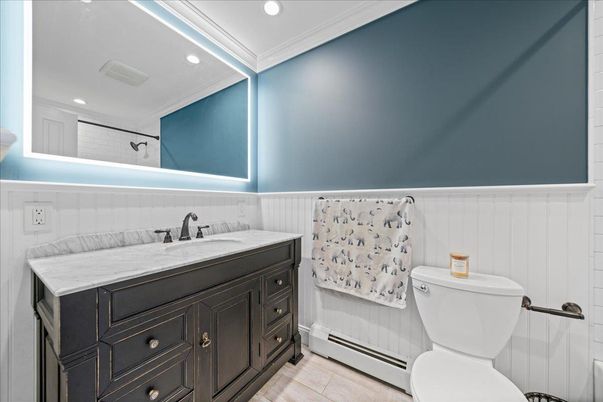 Bathroom, Interior, Recessed Lighting