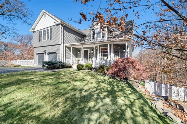 Attached, Exterior, Facade, Queen Anne Victorian