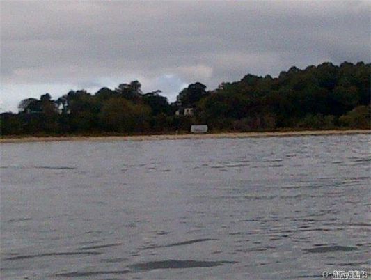 Exterior, Lake