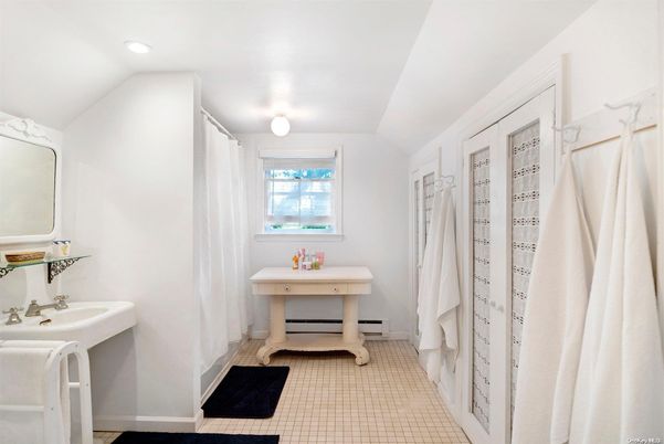 Bathroom, Interior, Recessed Lighting
