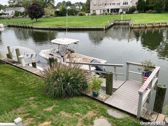 Exterior, Lake