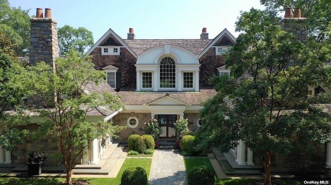 Exterior, Facade, Queen Anne Victorian