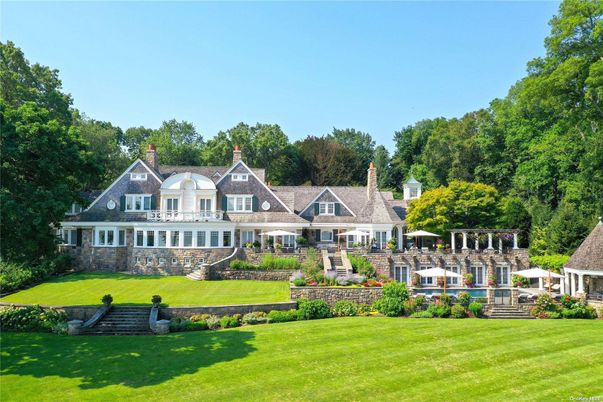Backyard, Exterior, Facade, Queen Anne Victorian