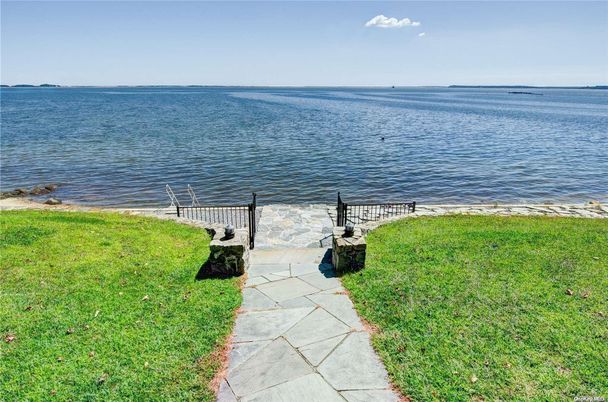 Exterior, Lake