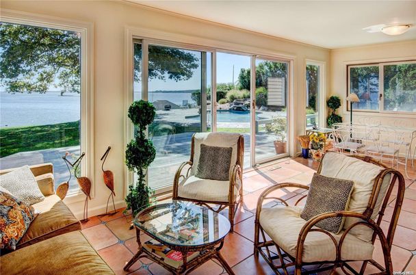 Interior, Sun Room, Water