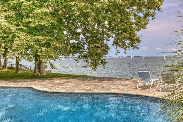 Exterior, Lake