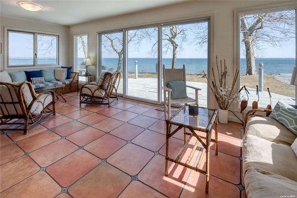 Interior, Living room, Sun Room, Water
