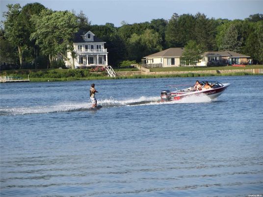 Exterior, Lake