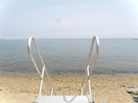 Exterior, Lake