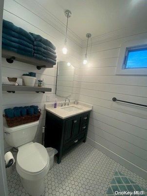 Bathroom, Interior, Pendant Lights