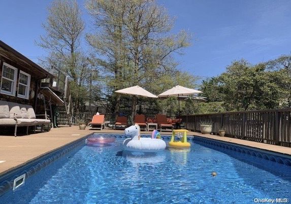 Exterior, Playground, Pool