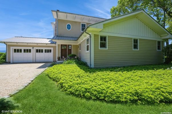 Attached, Exterior, Facade, American Craftsman