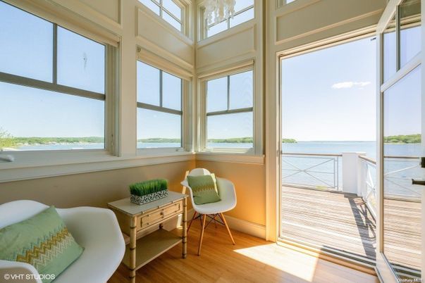 Interior, Sun Room, Water, Wood Texture Flooring