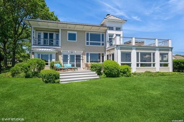 Backyard, Exterior, Facade, American Foursquare
