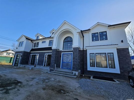 Exterior, Facade, Farmhouse
