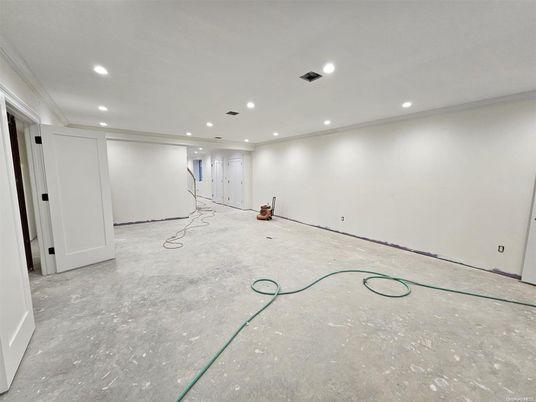 Empty room, Interior, Recessed Lighting