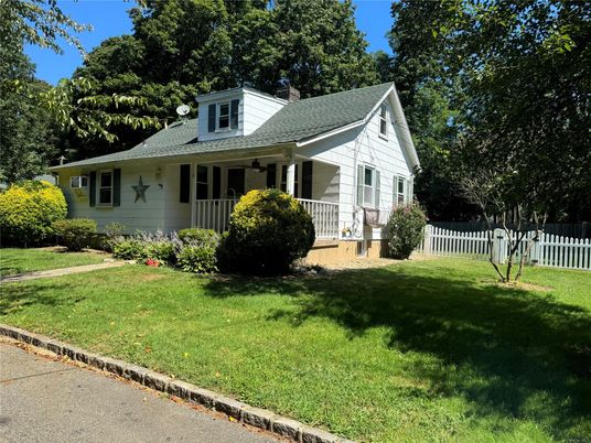 Exterior, Facade, Cape Cod
