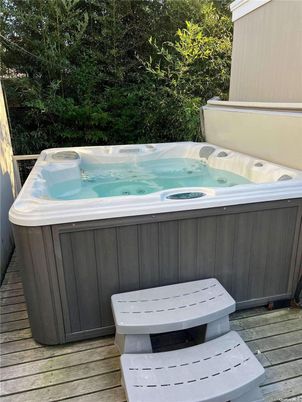 Exterior, Hot Tub