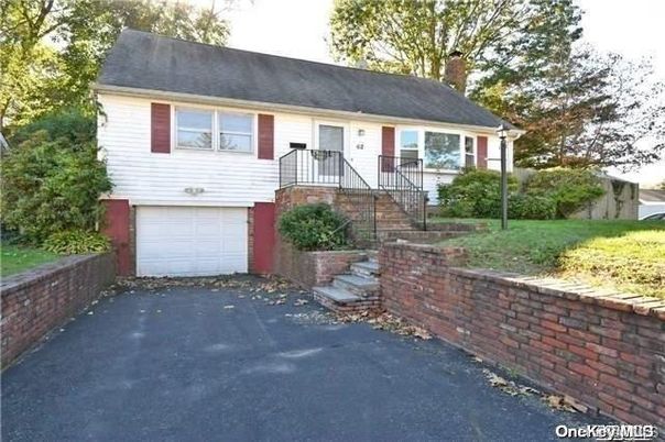 Attached, Exterior, Facade, Cape Cod