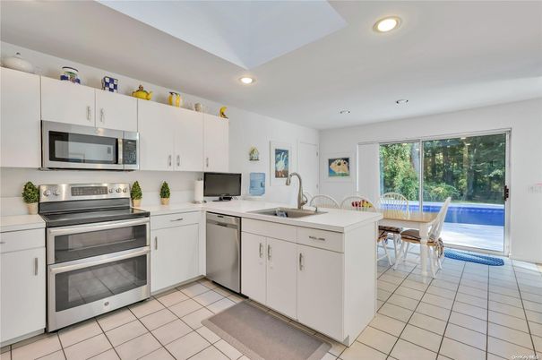 Dining room, Interior, Kitchen, Recessed Lighting, Stainless Steel Appliances