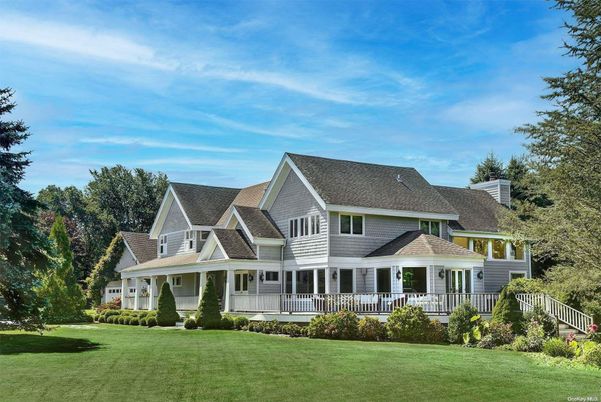 Exterior, Facade, Queen Anne Victorian