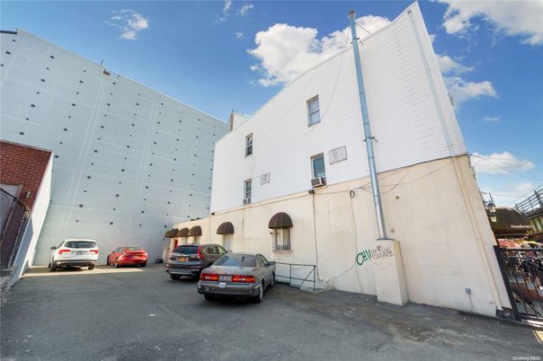 Exterior, Facade, None
