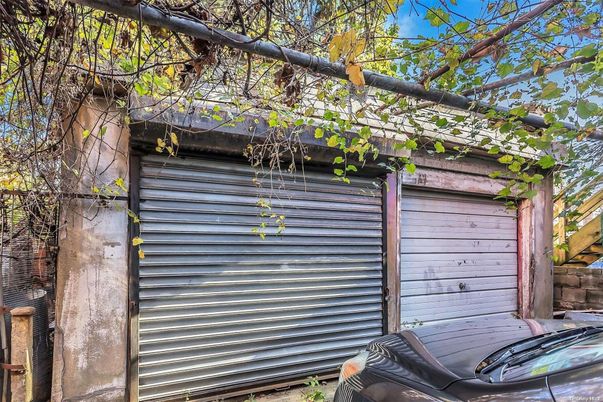 Detached Garage, Exterior