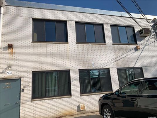 Exterior, Facade, Brick Facade, Rowhouse
