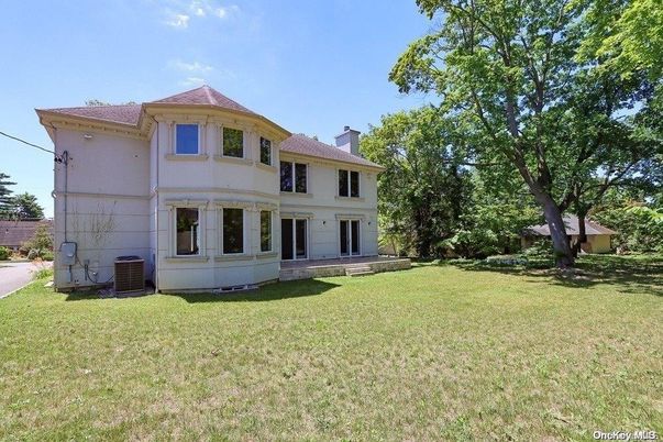 Backyard, Exterior, Facade, Queen Anne Victorian