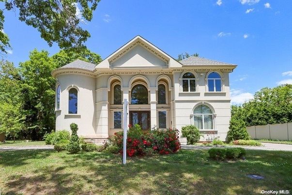 Exterior, Facade, Mediterranean