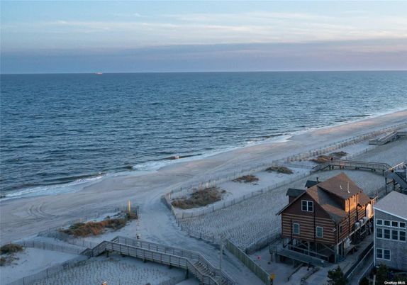 Exterior, Lake