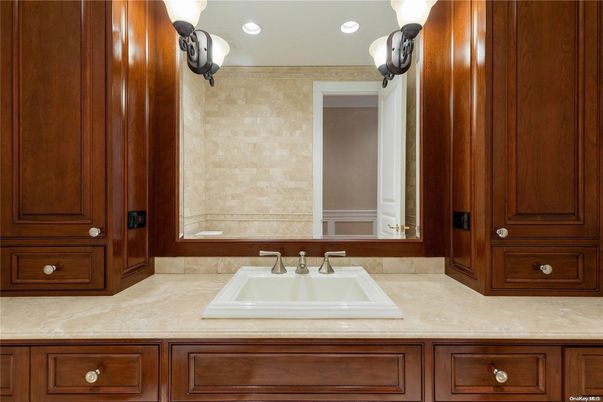 Bathroom, Interior, Recessed Lighting