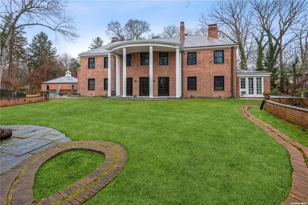Backyard, Exterior, Facade, Brick Facade, Georgian