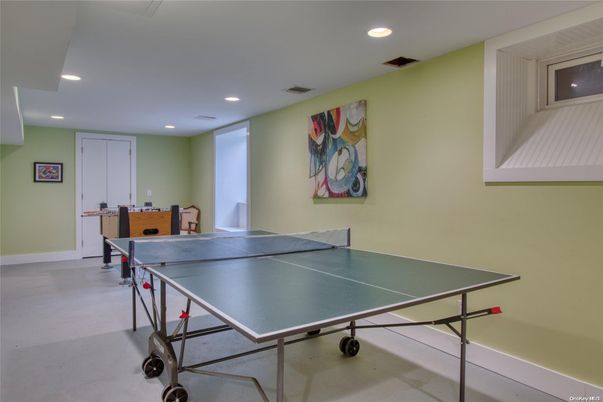 Game Room, Interior, Recessed Lighting