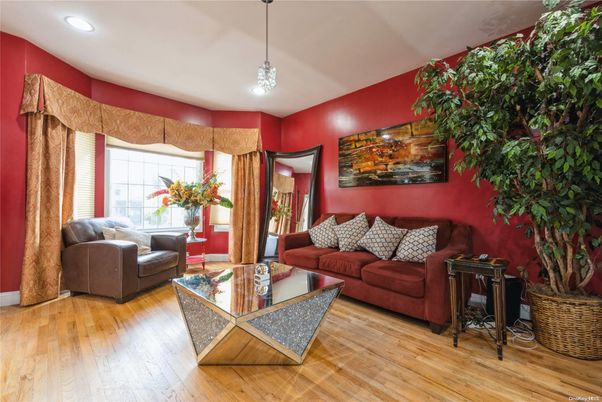 Interior, Living room, Pendant Lights, Recessed Lighting, Wood Texture Flooring