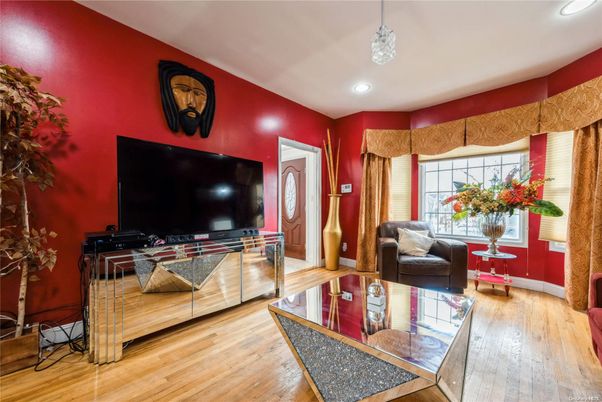 Interior, Living room, Pendant Lights, Recessed Lighting, Wood Texture Flooring