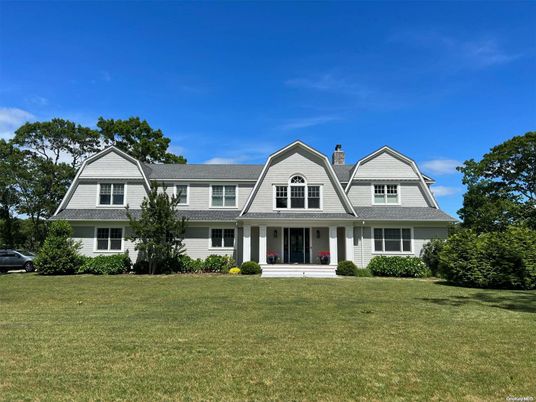 Exterior, Facade, Farmhouse
