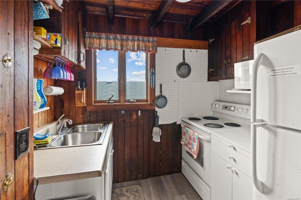 Interior, Kitchen, Water, Wooden Beams, Wood Texture Flooring