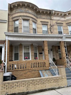 Exterior, Facade, Brick Facade, Rowhouse
