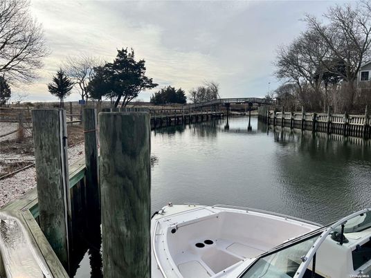 Exterior, Lake