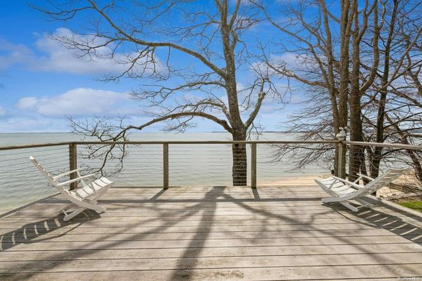 Exterior, Lake