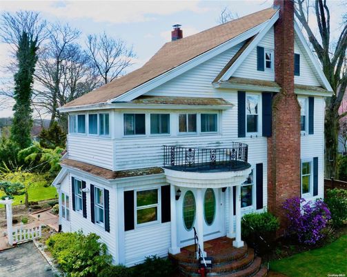 Exterior, Facade, Brick Facade, Queen Anne Victorian
