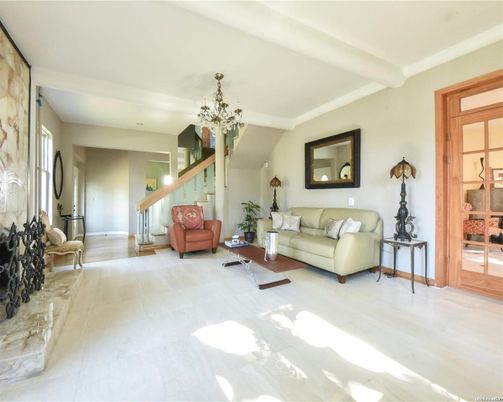 Chandelier, Interior, Living room