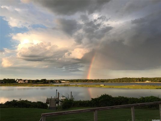 Exterior, Lake