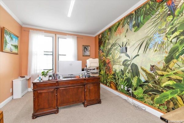 Home Office, Interior