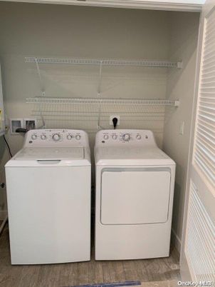Interior, Utility Closets, Washer, Wood Texture Flooring