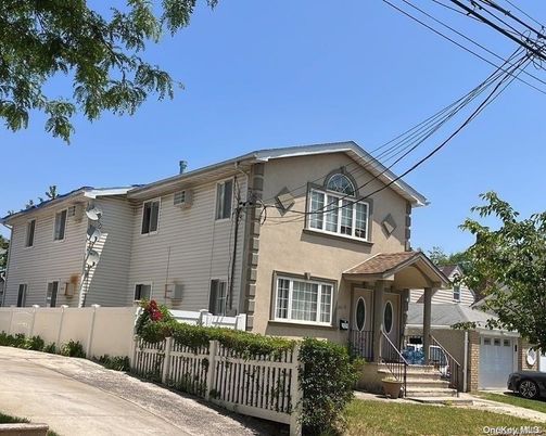 Attached, Exterior, Facade, Rowhouse